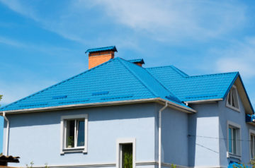синяя крыша из металллочерепицы